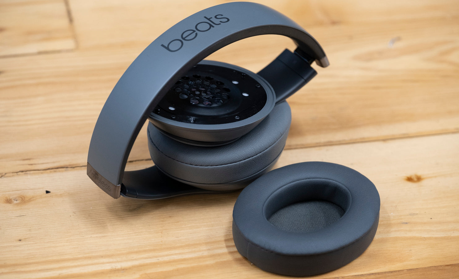 How to Replace the Earpad Cushion Foam Pad Ear Muffs on the Beats Studio 3 Wireless Headphones (DIY Repair Tutorial)